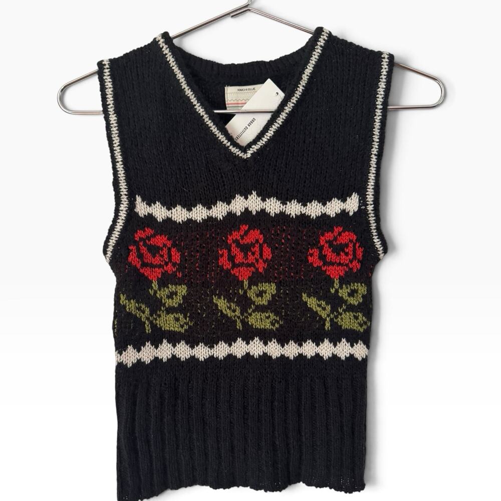 NWT Kimchi Blue Black Rose Floral V Neck Sweater Vest Women’s Size Small